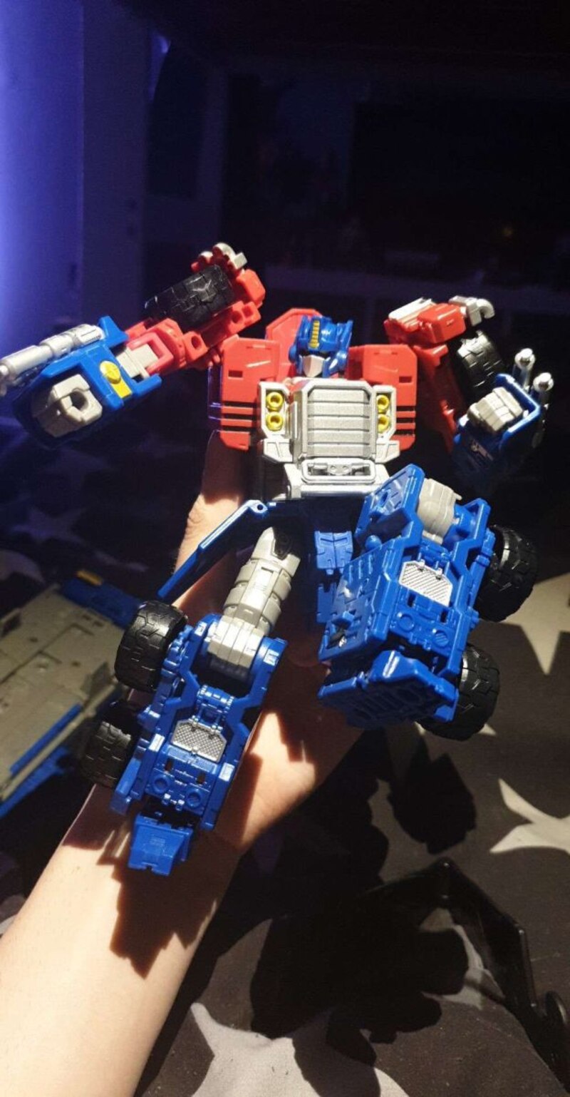 Legacy Evolution Armada Optimus Prime Super Mode In hand Image